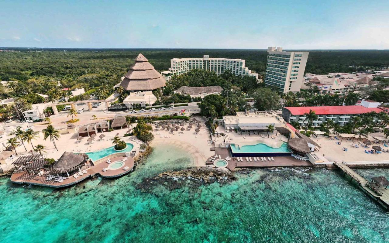 Grand Park Royal Cozumel Otel Dış mekan fotoğraf Aerial view of the resort