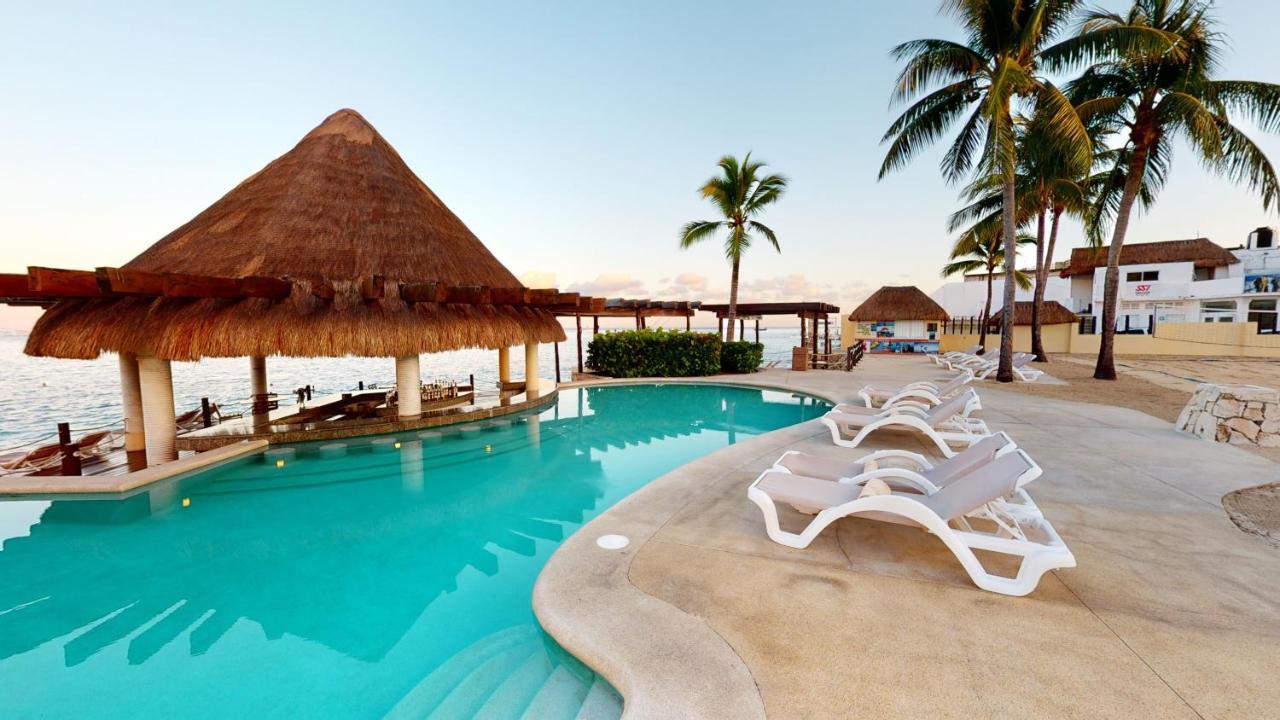 Grand Park Royal Cozumel Otel Dış mekan fotoğraf Pool at the Grand Palladium Hotel