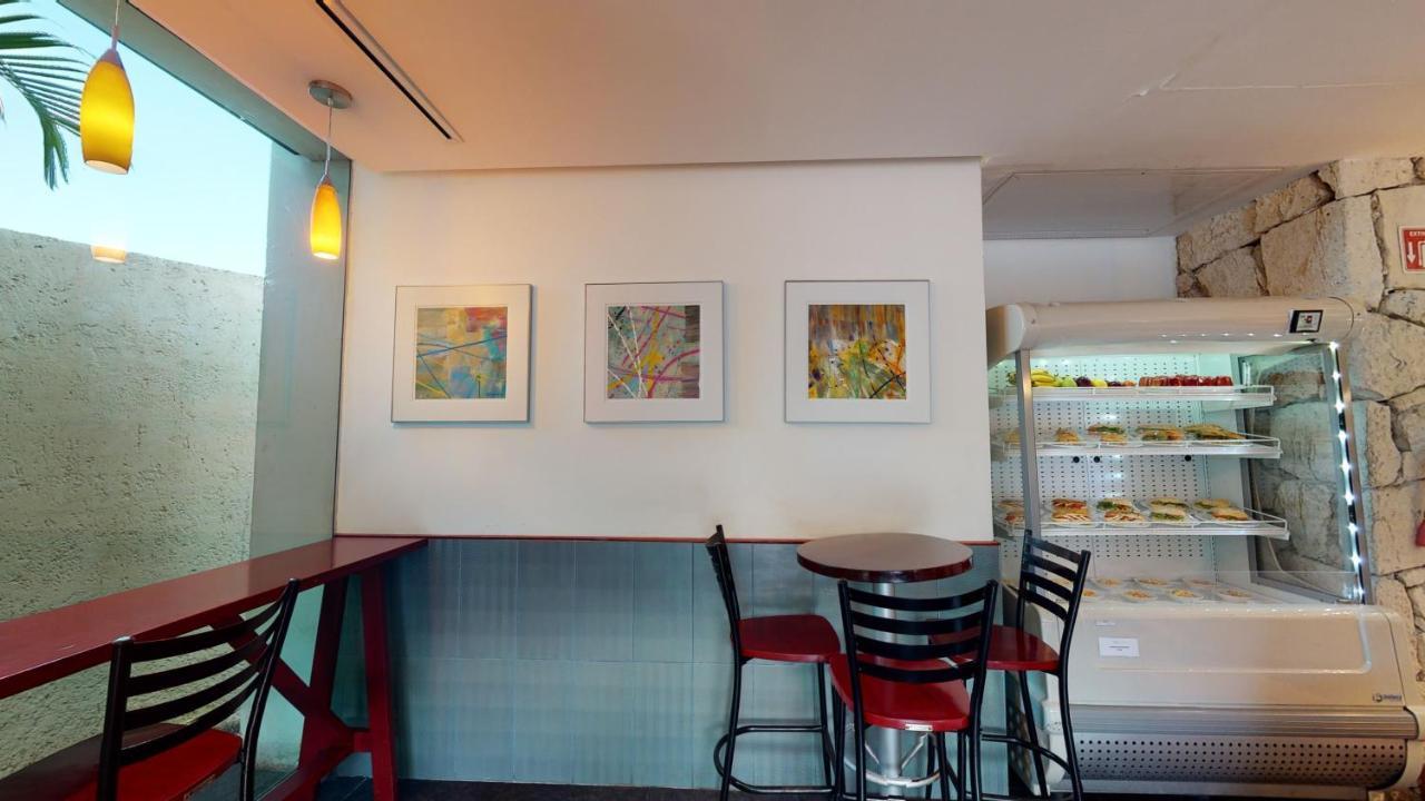 Grand Park Royal Cozumel Otel Dış mekan fotoğraf Interior of a Starbucks in Tokyo, Japan